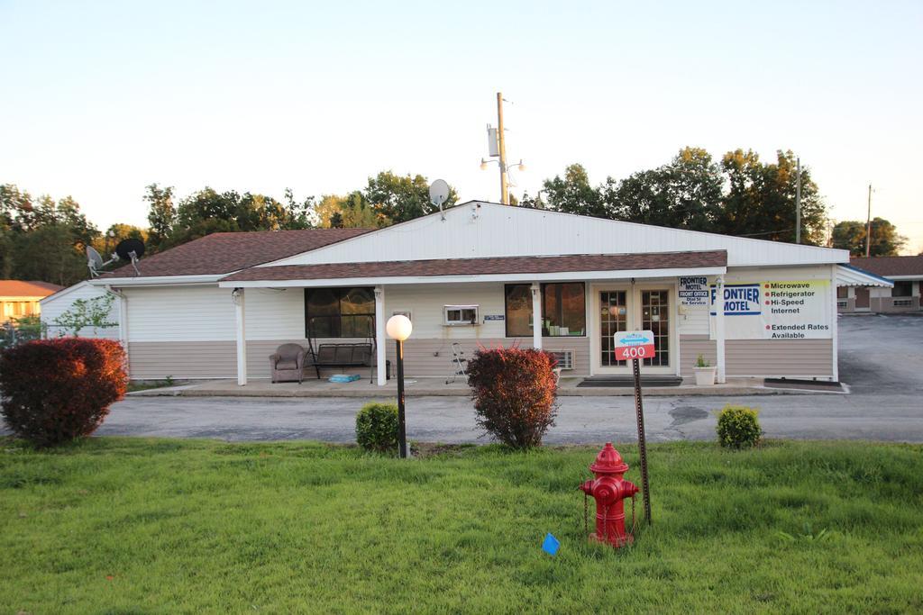 Frontier Motel Kingdom City Exterior photo